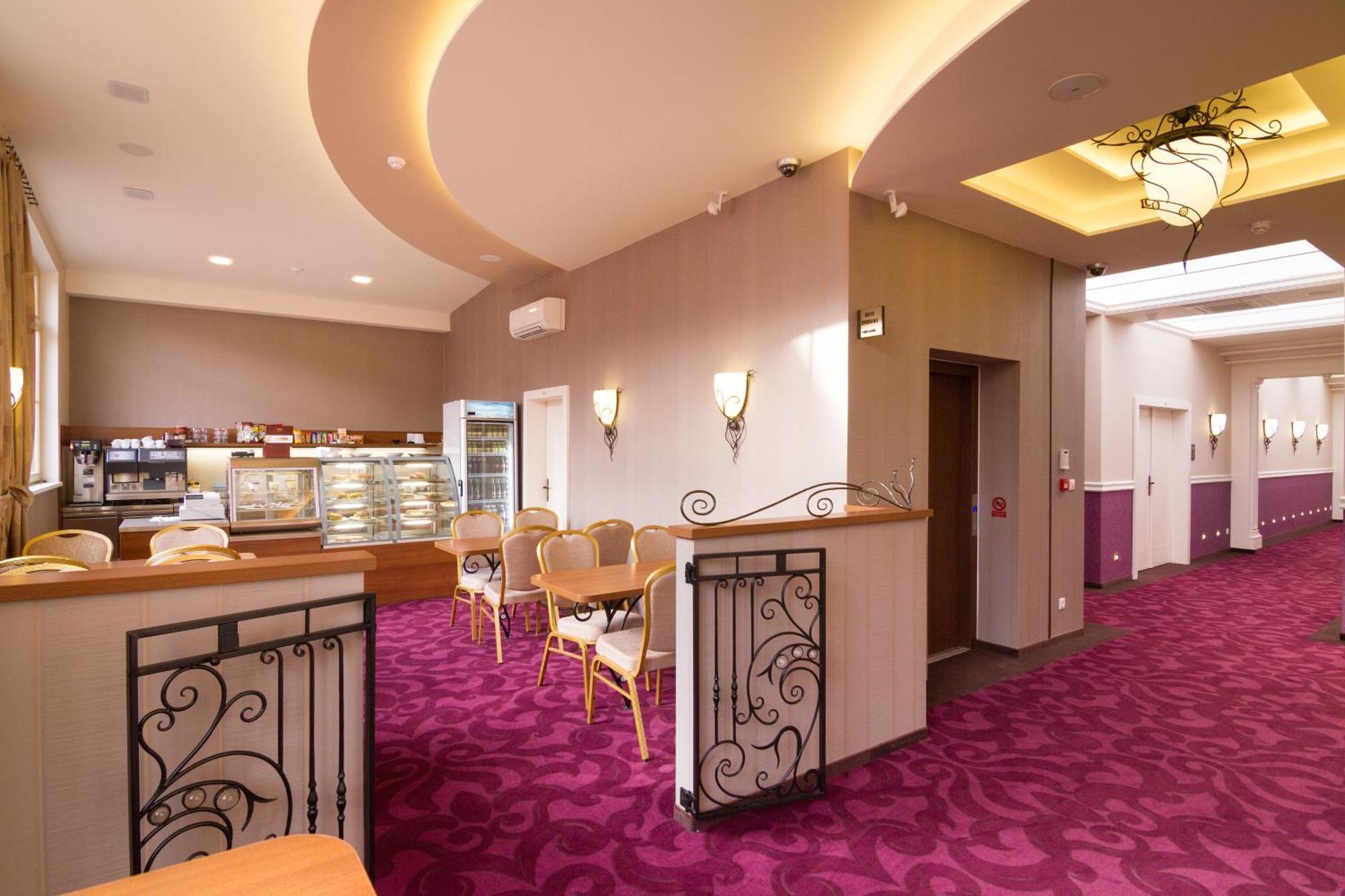 Hotel Dvorana Карловы Вары Экстерьер фото