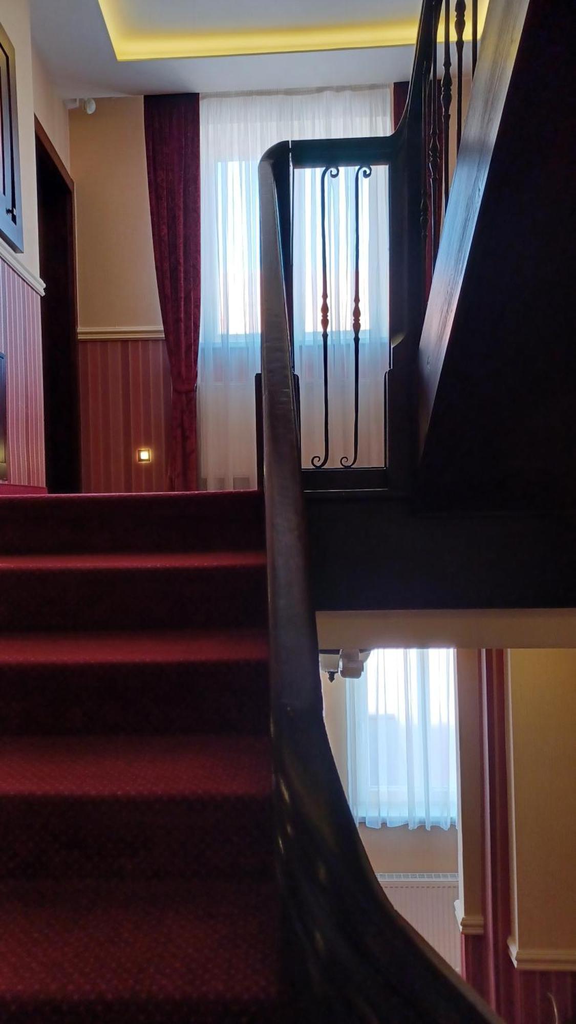 Hotel Dvorana Карловы Вары Экстерьер фото