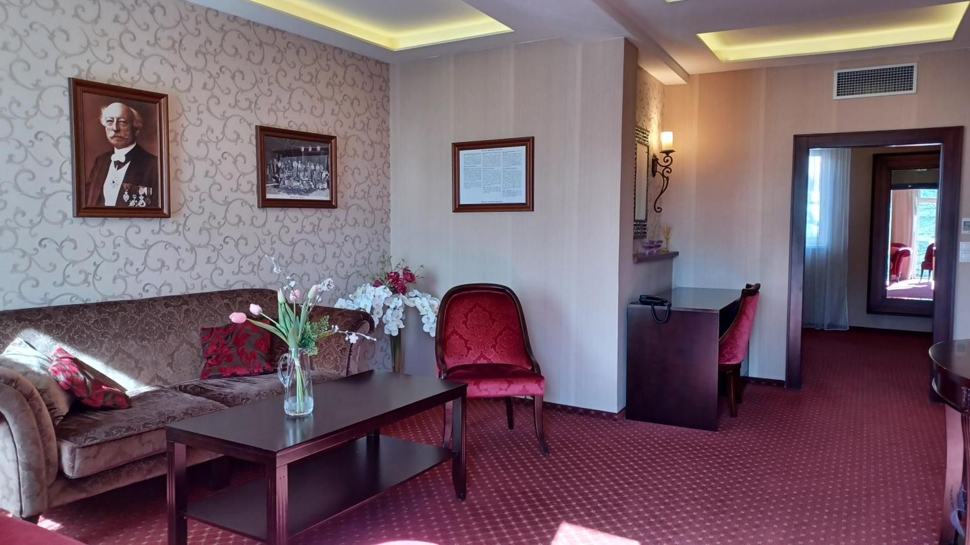 Hotel Dvorana Карловы Вары Экстерьер фото