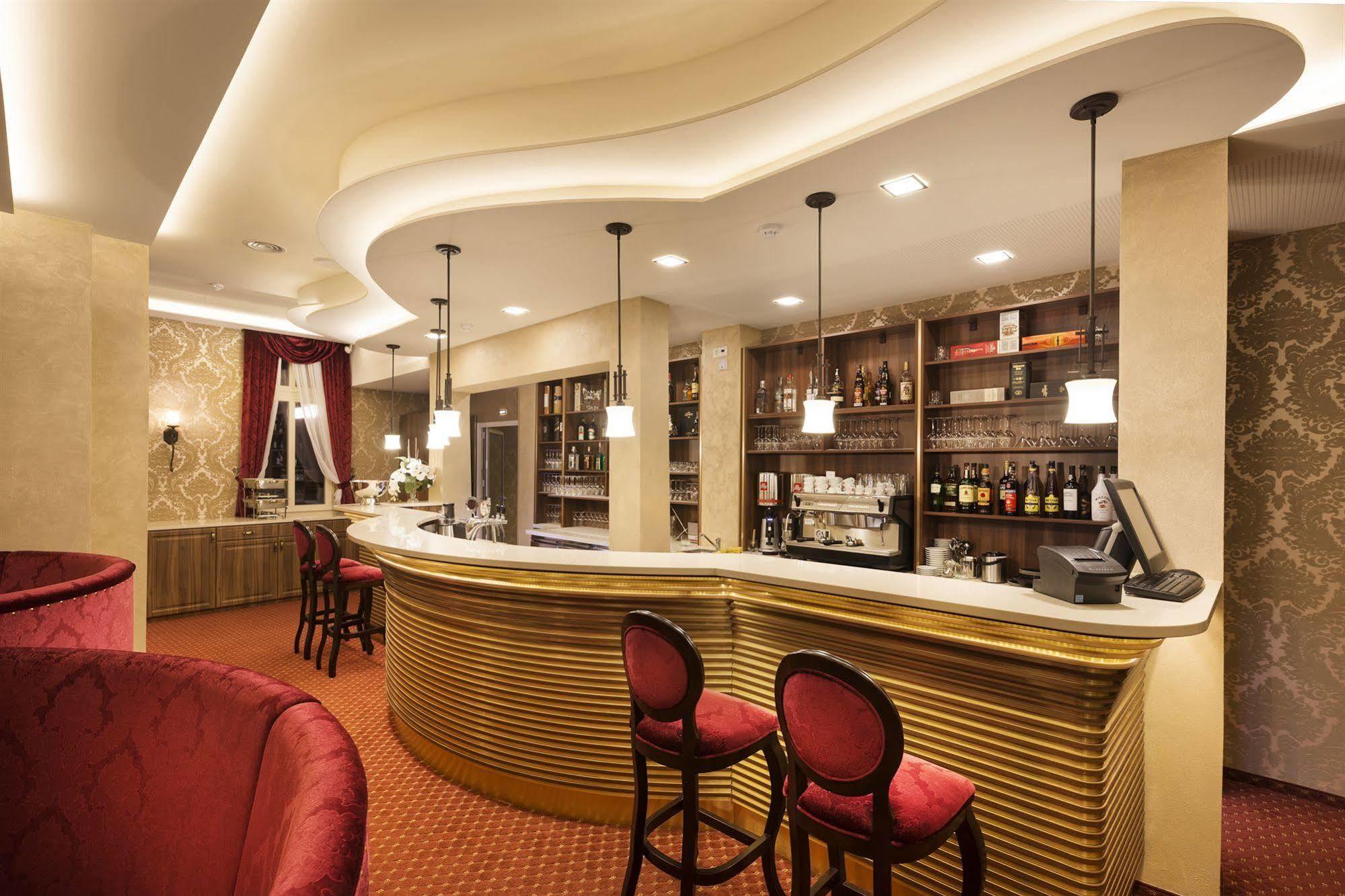 Hotel Dvorana Карловы Вары Экстерьер фото