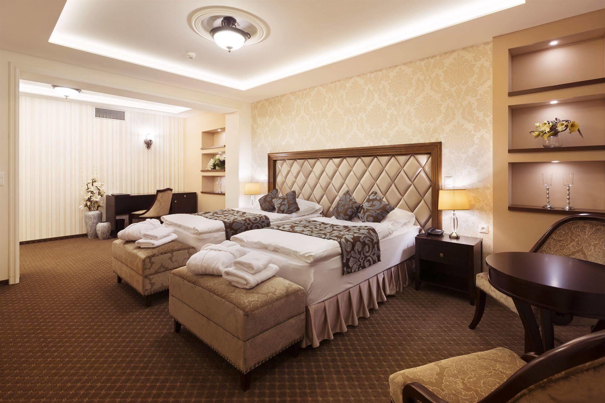 Hotel Dvorana Карловы Вары Экстерьер фото