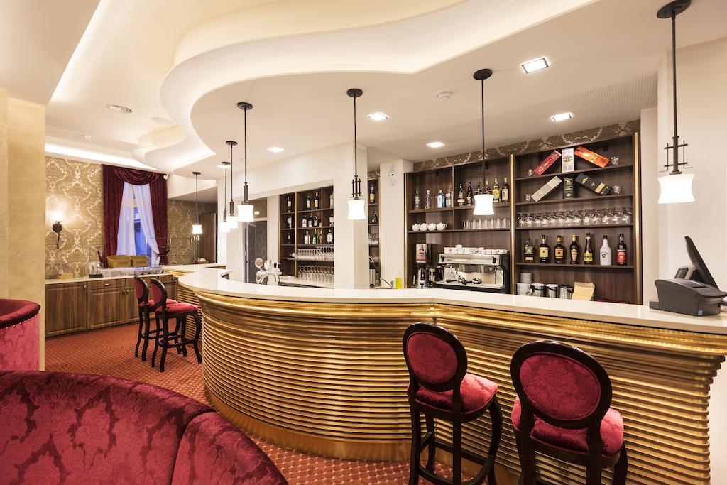 Hotel Dvorana Карловы Вары Экстерьер фото